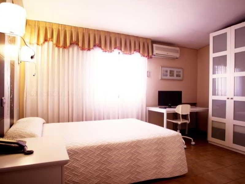 Hostal Los Angeles Madrid Exterior foto